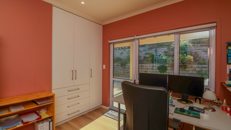 5 Bedroom Property for Sale in Narnia Western Cape